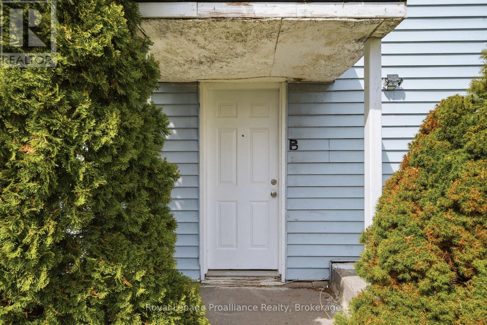 199 DUNDAS STREET E - 5