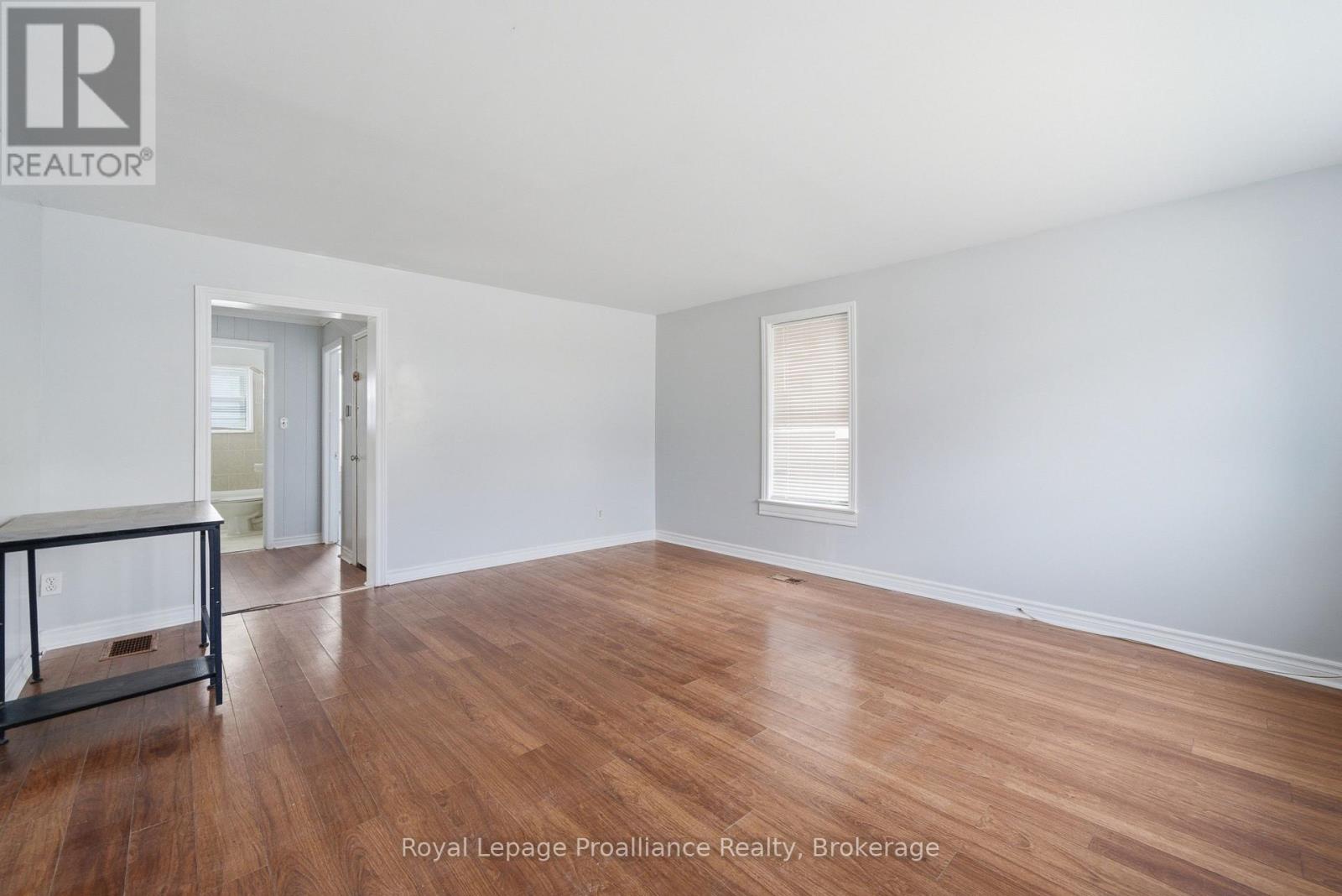 199 DUNDAS STREET E - 9