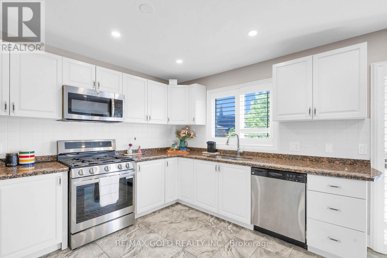 3 HASKINS COURT - 16