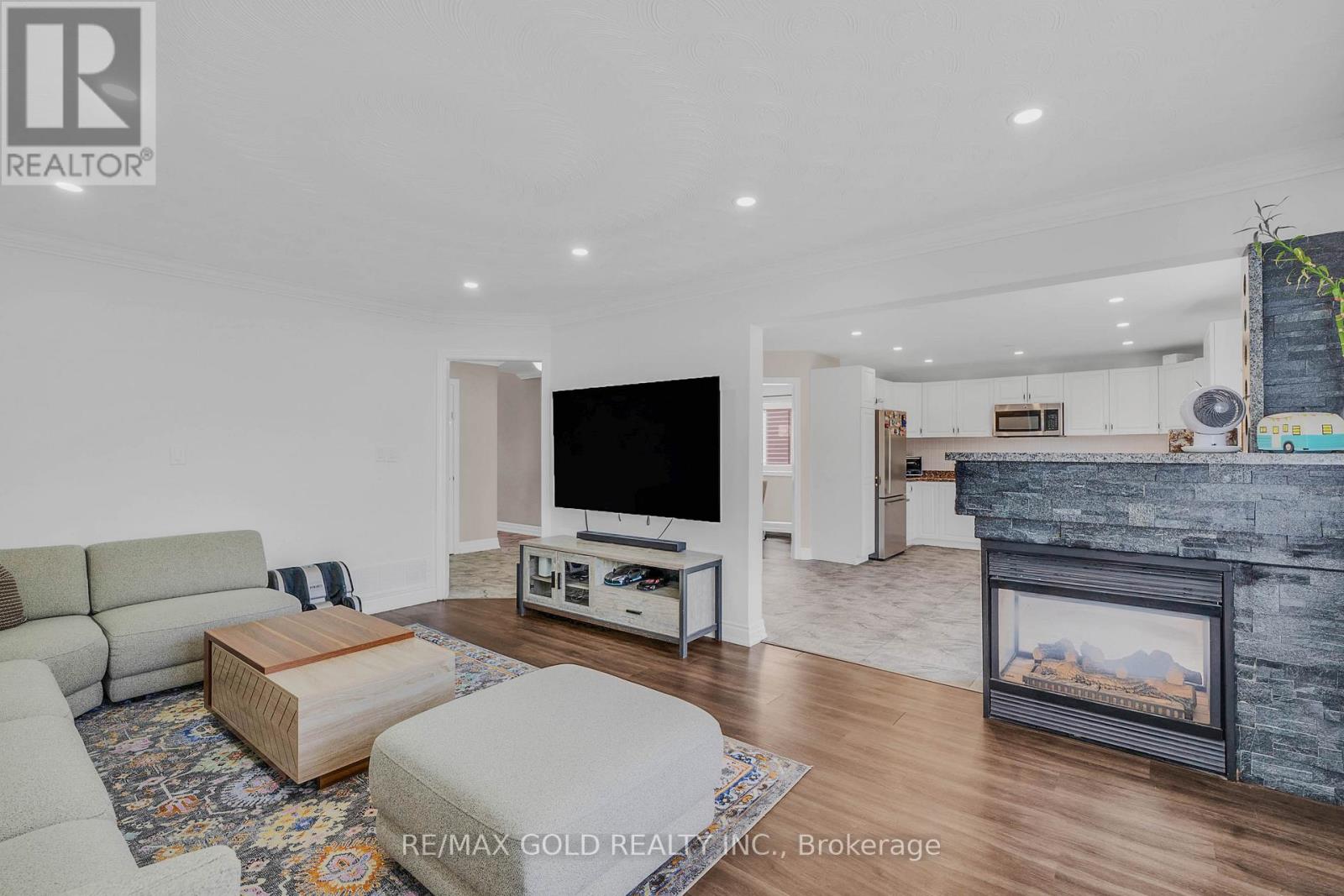 3 HASKINS COURT - 19