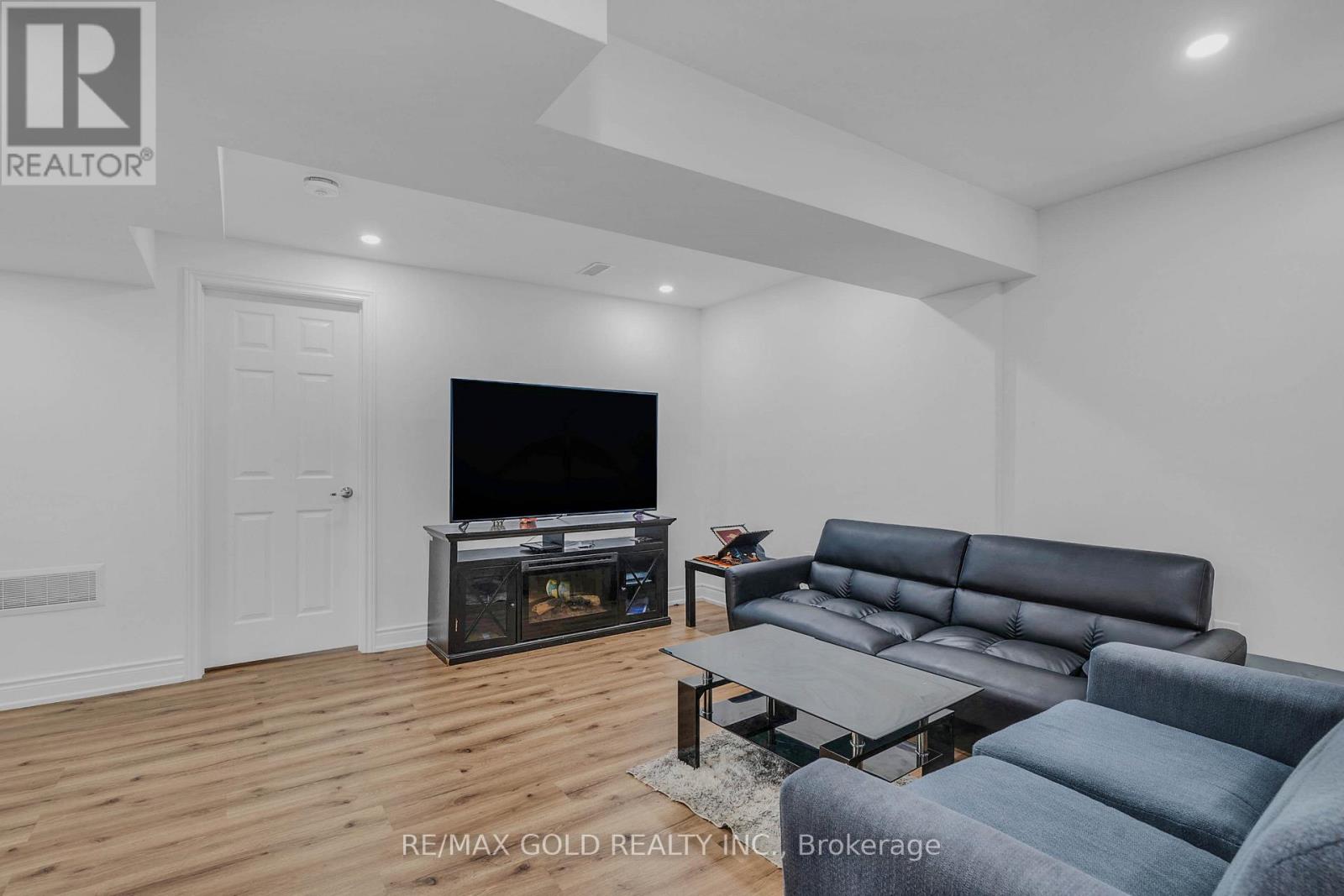 3 HASKINS COURT - 37