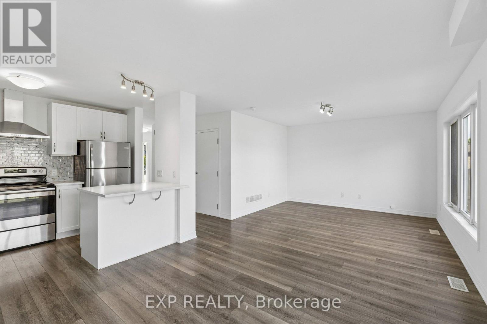 4 VIGER DRIVE - 16