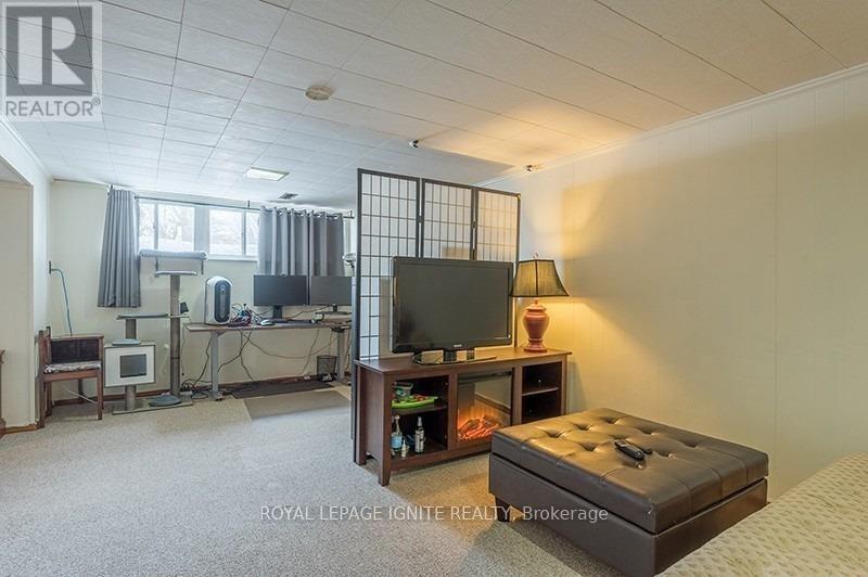 947 SOUTHLAWN DRIVE - 12