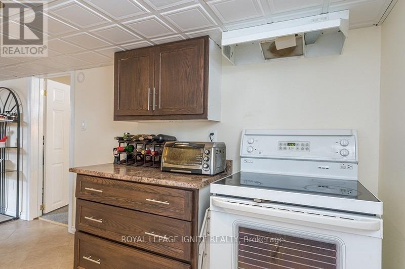 947 SOUTHLAWN DRIVE - 17