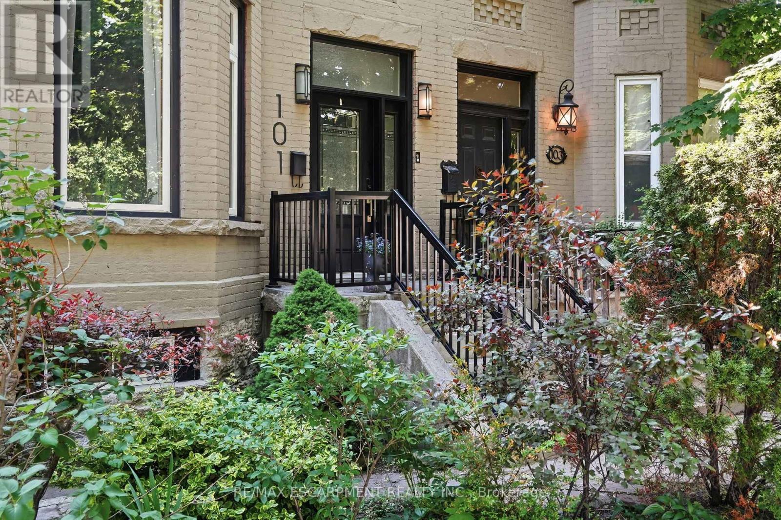 101 VICTORIA AVENUE S - 1