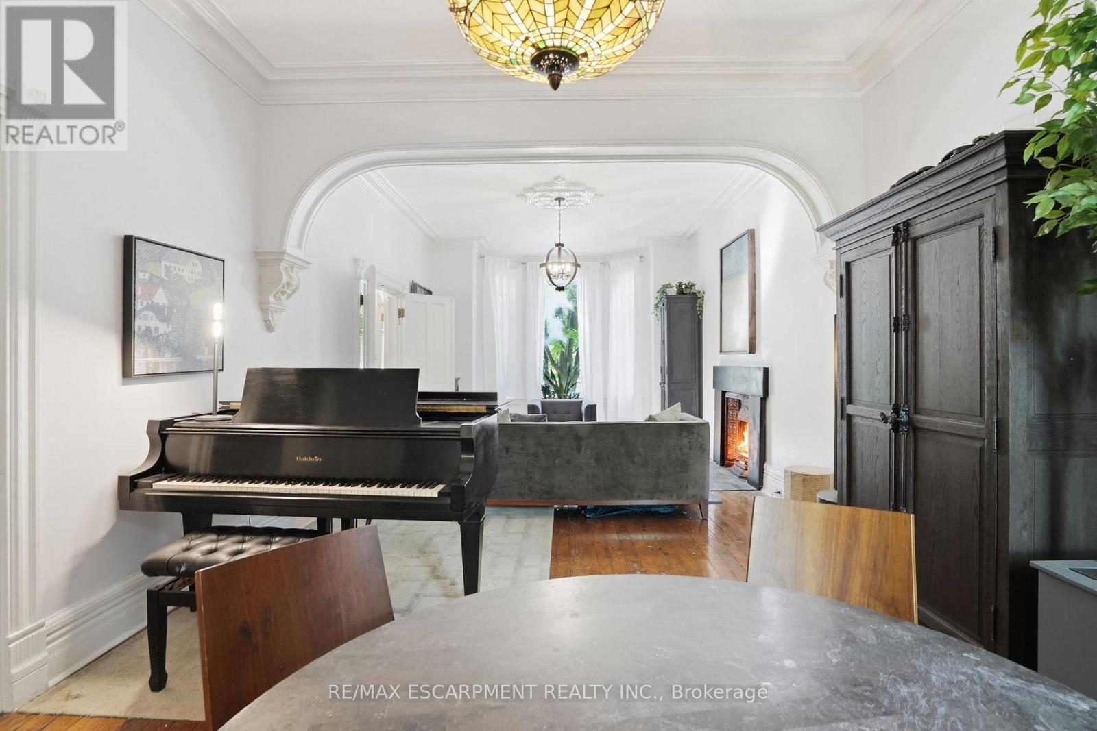 101 VICTORIA AVENUE S - 12