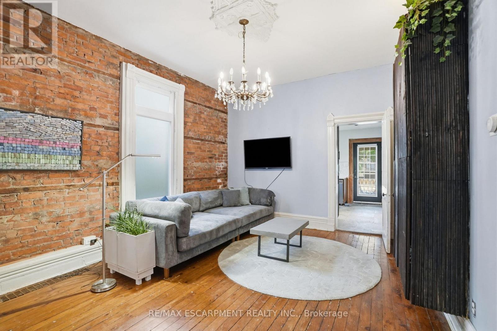 101 VICTORIA AVENUE S - 17
