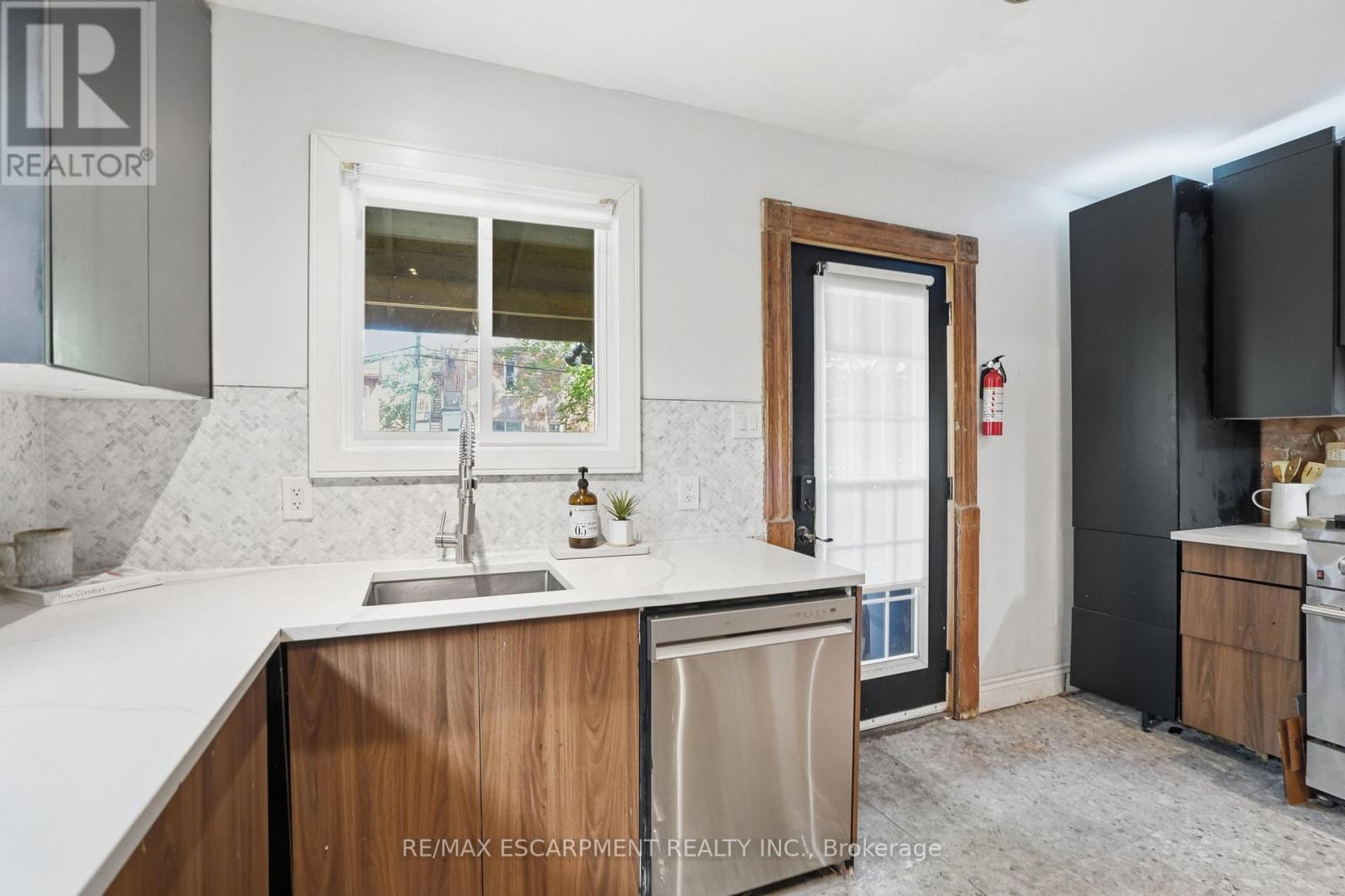 101 VICTORIA AVENUE S - 20