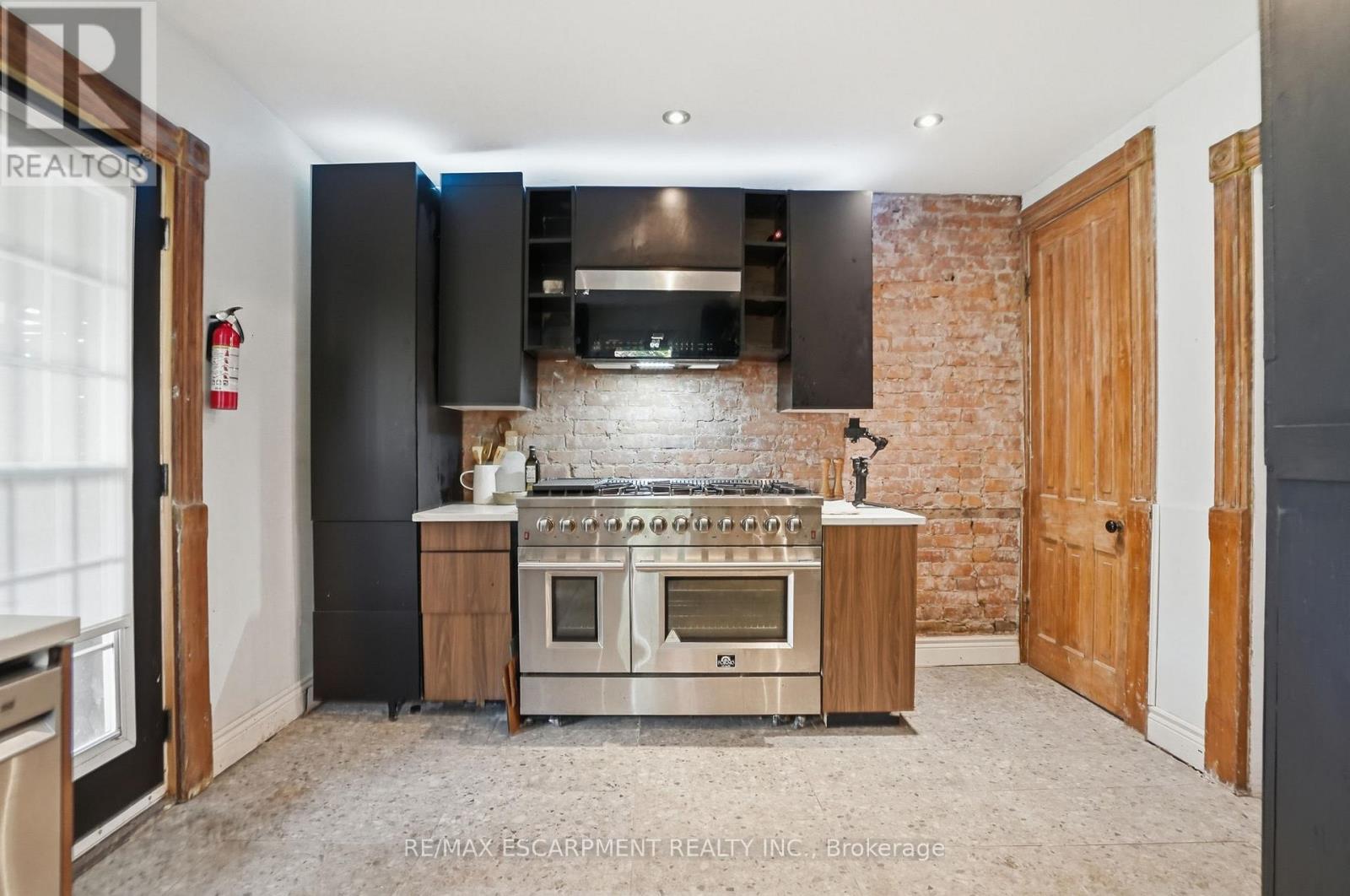 101 VICTORIA AVENUE S - 21