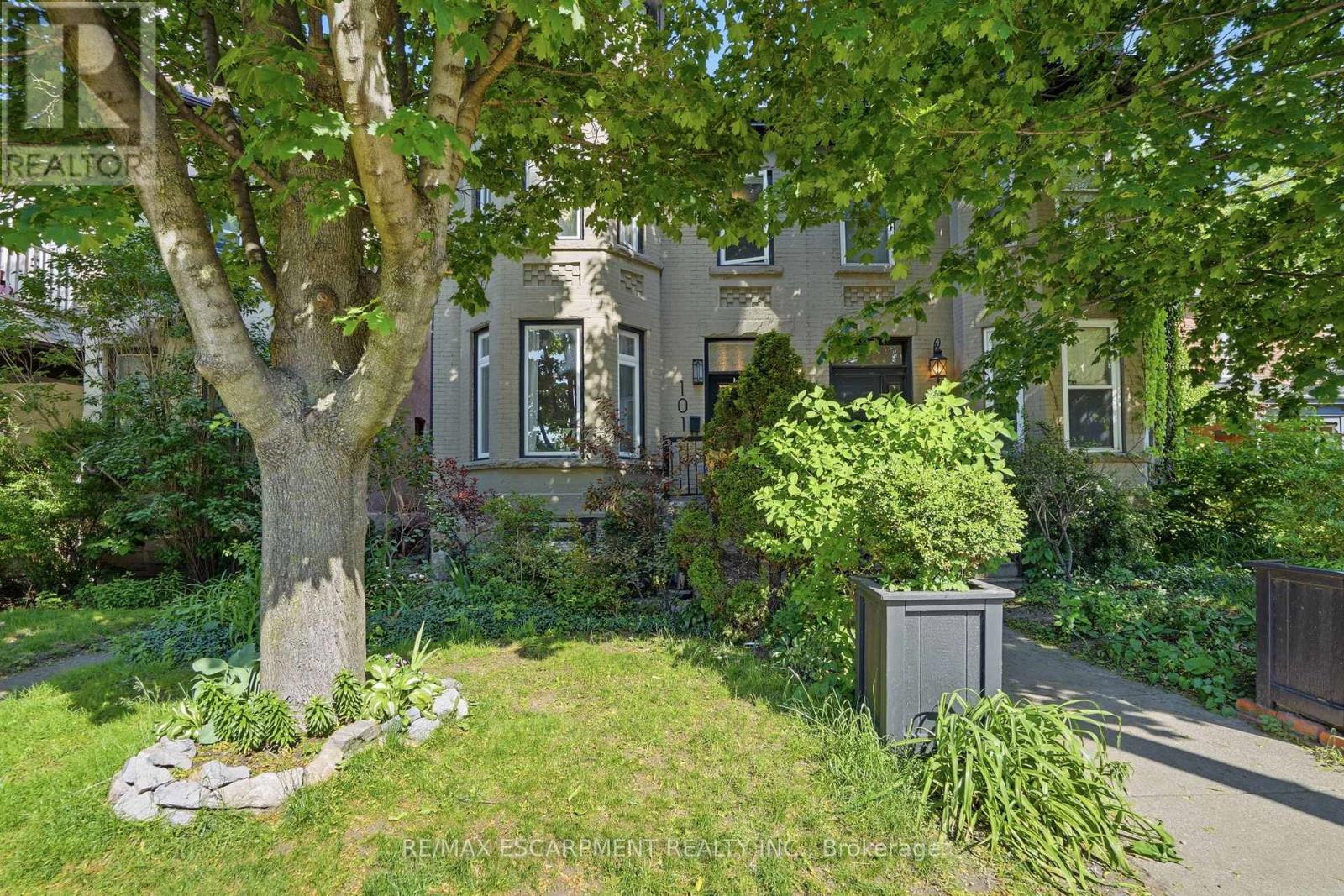 101 VICTORIA AVENUE S - 46
