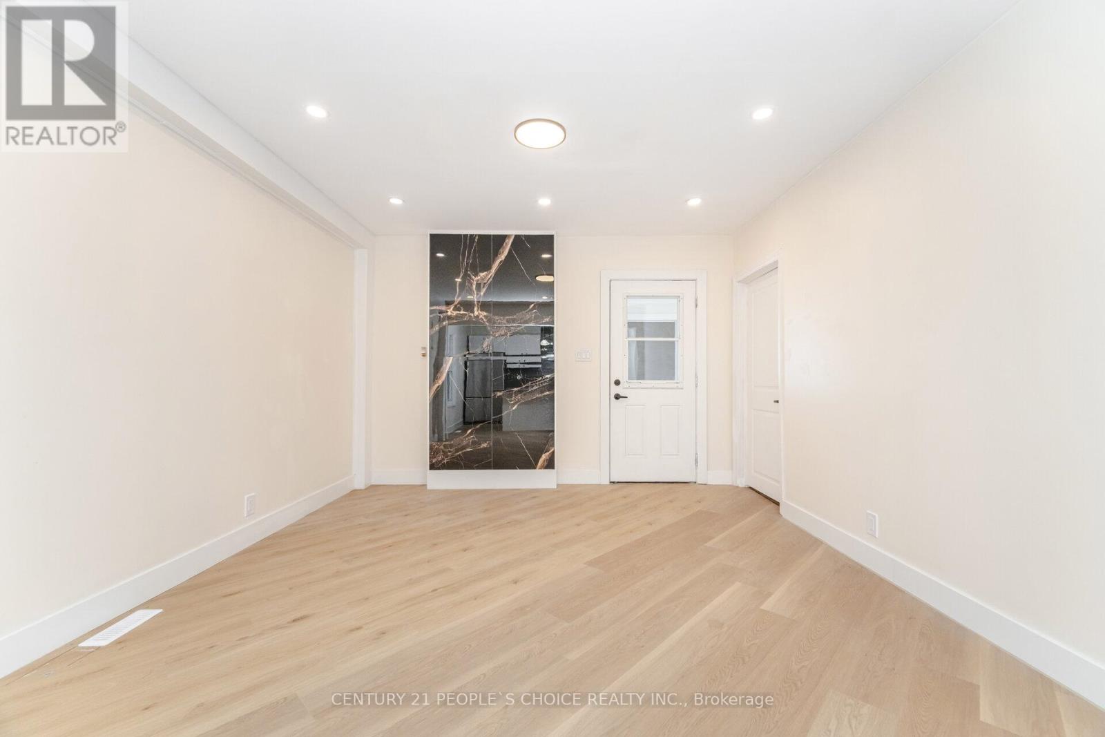 45 WELLINGTON STREET N - 10