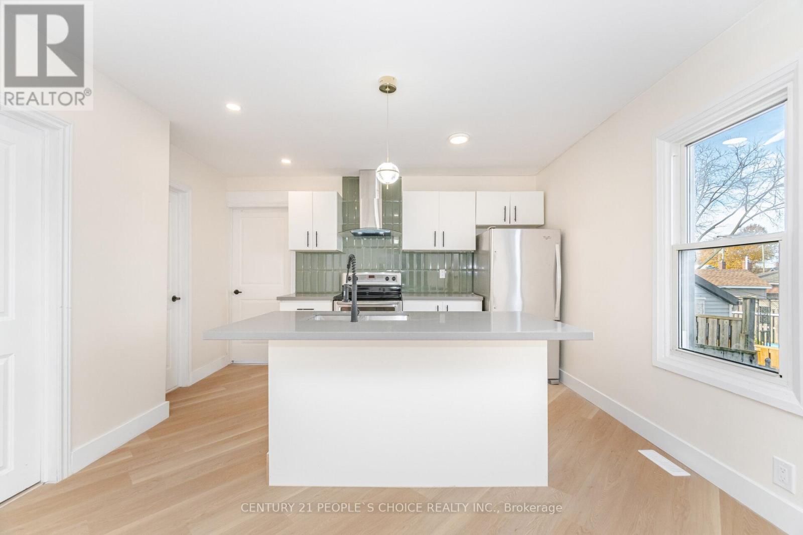 45 WELLINGTON STREET N - 14