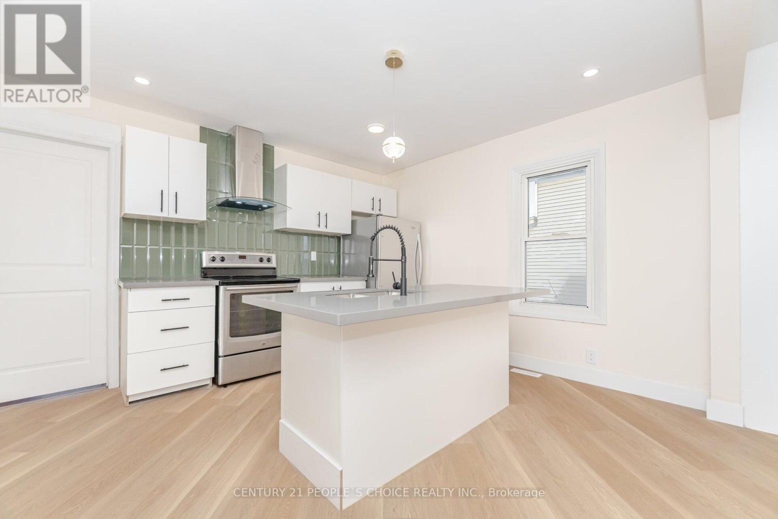 45 WELLINGTON STREET N - 15