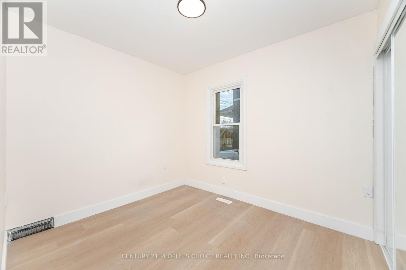 45 WELLINGTON STREET N - 18