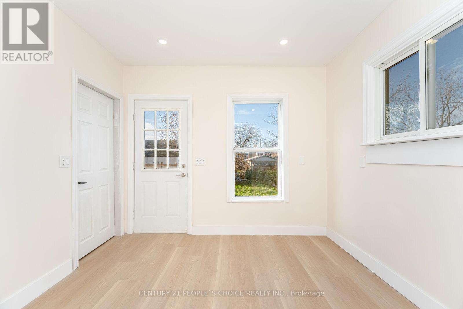 45 WELLINGTON STREET N - 23