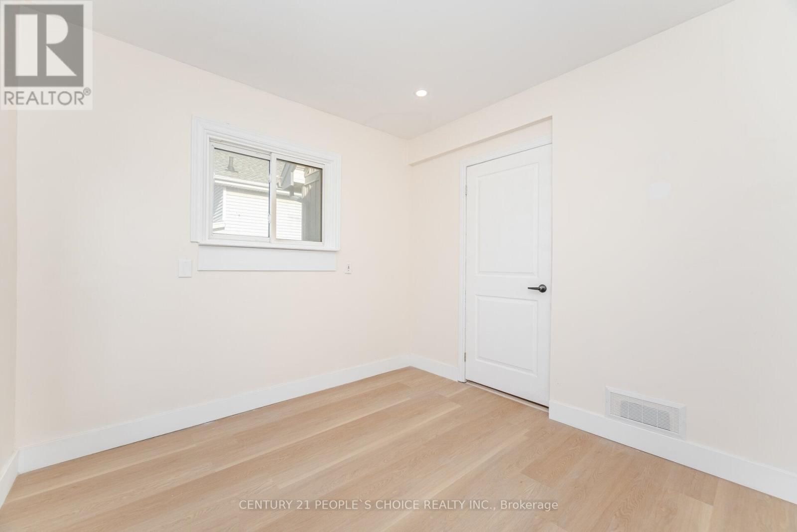45 WELLINGTON STREET N - 25