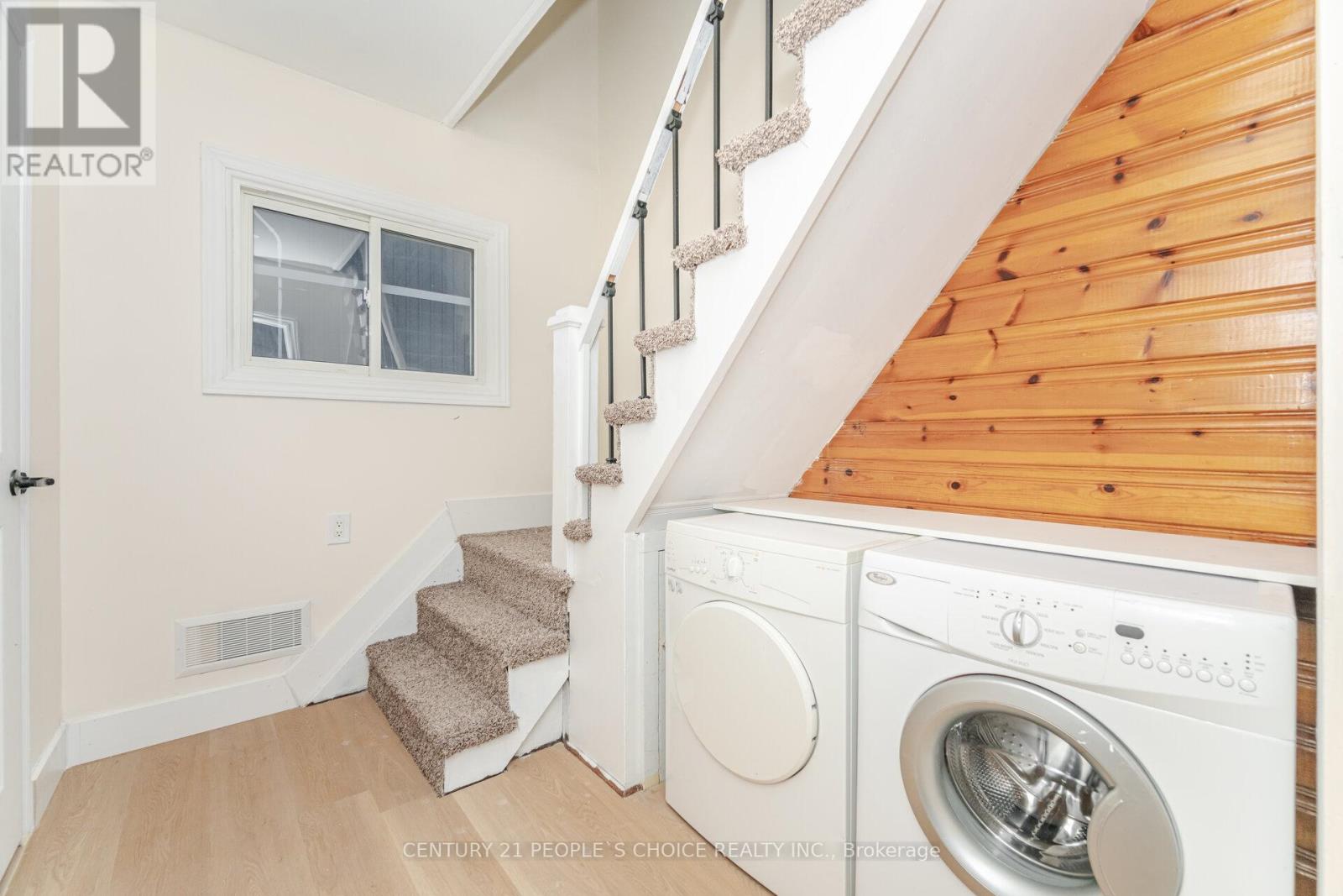 45 WELLINGTON STREET N - 26