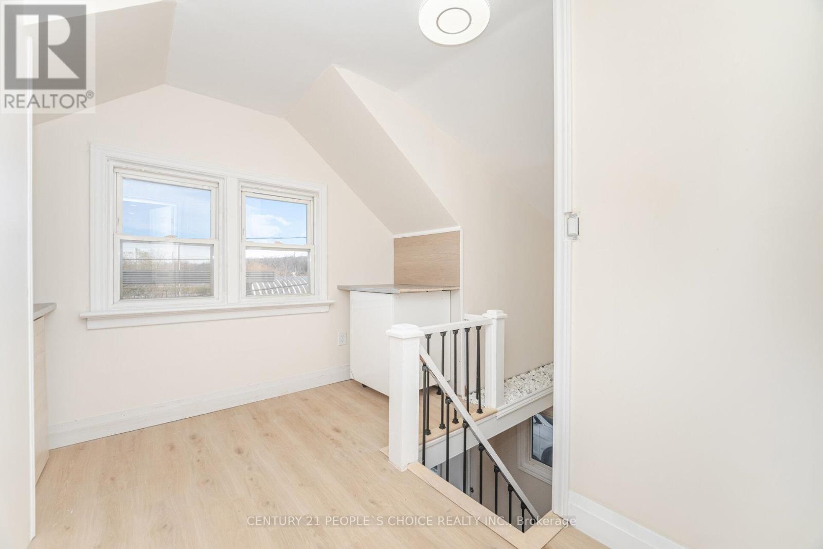 45 WELLINGTON STREET N - 28