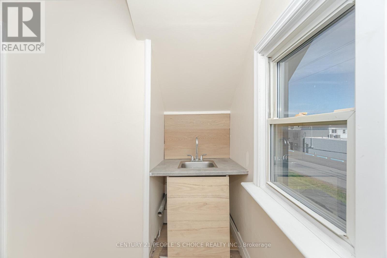 45 WELLINGTON STREET N - 29