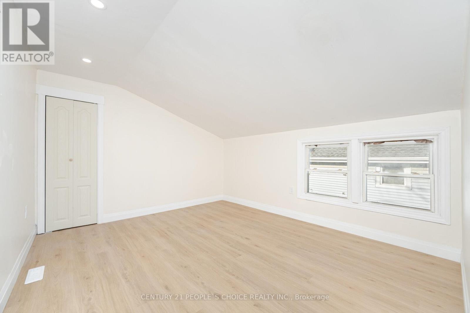 45 WELLINGTON STREET N - 30