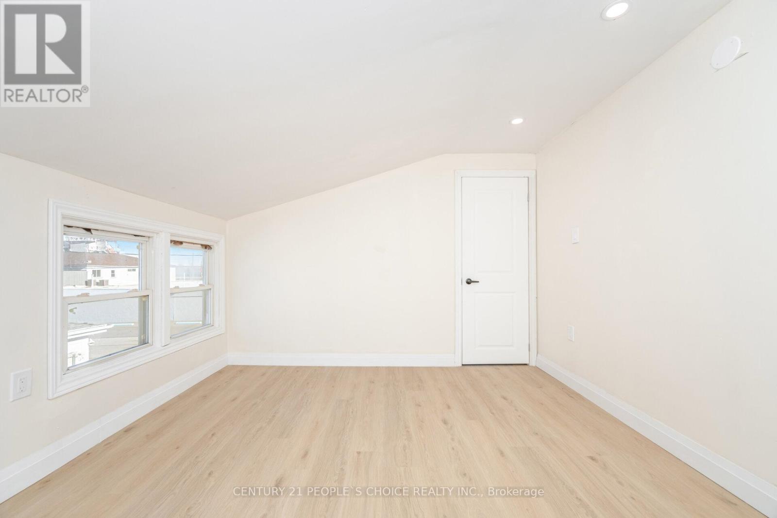 45 WELLINGTON STREET N - 31