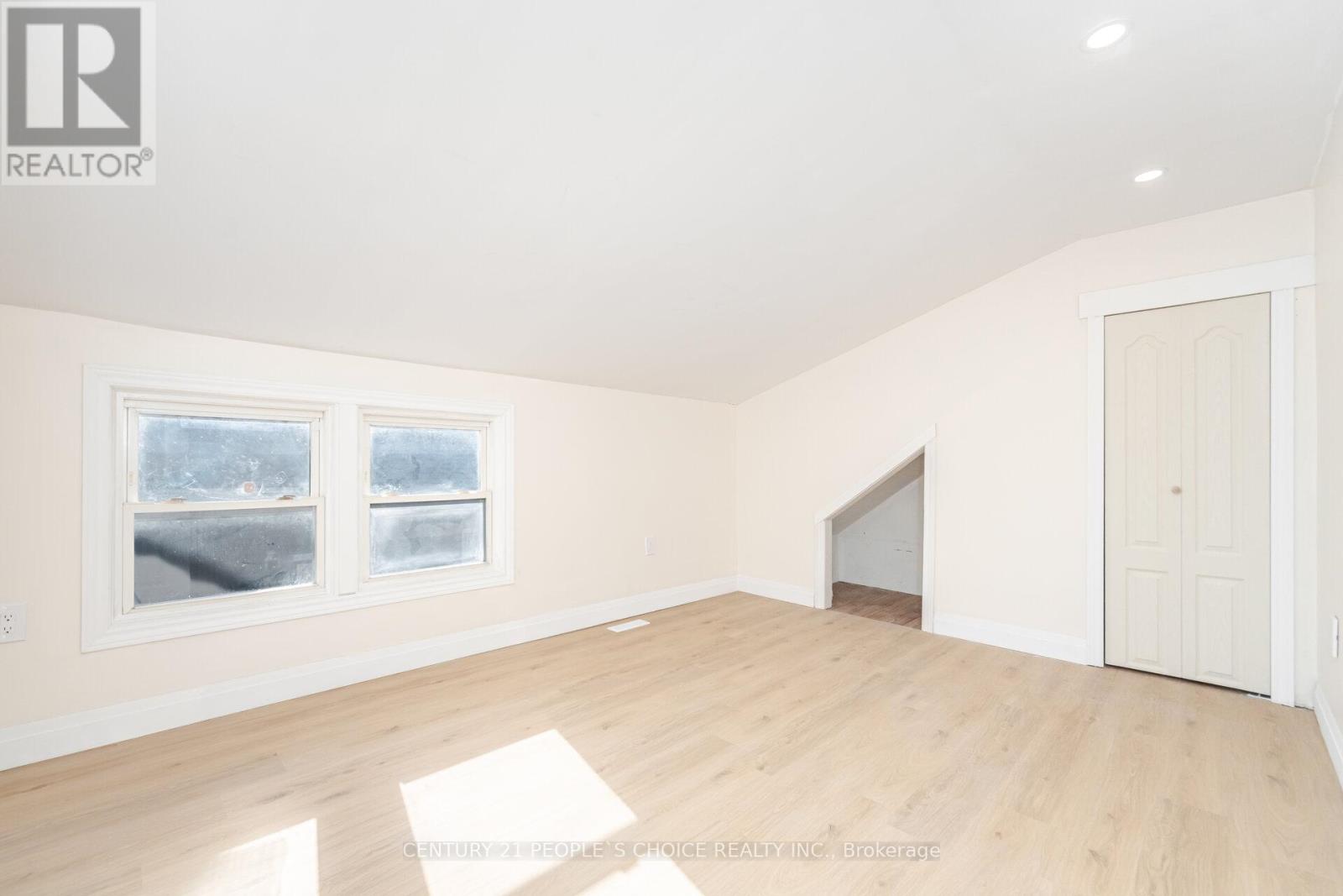 45 WELLINGTON STREET N - 32