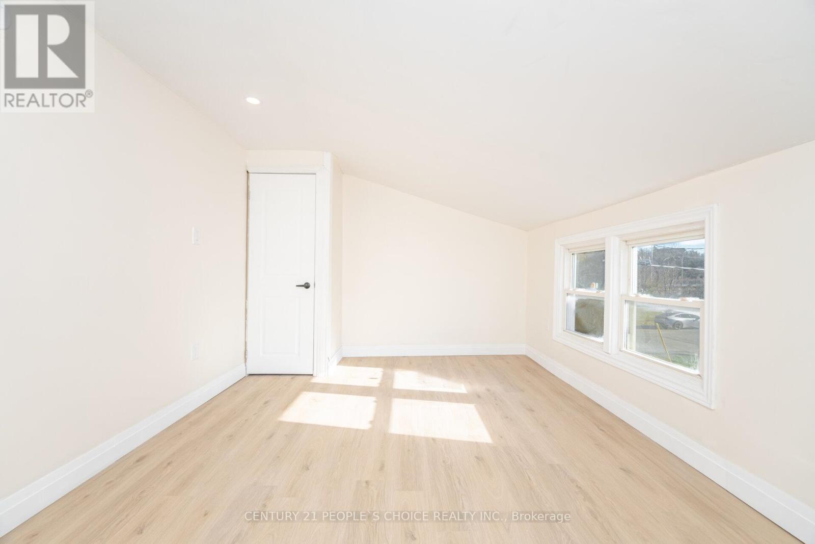45 WELLINGTON STREET N - 33