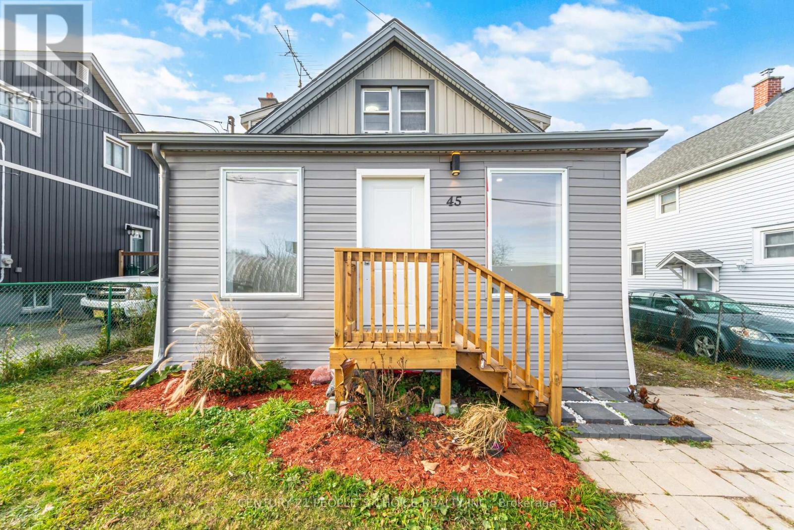 45 WELLINGTON STREET N - 6
