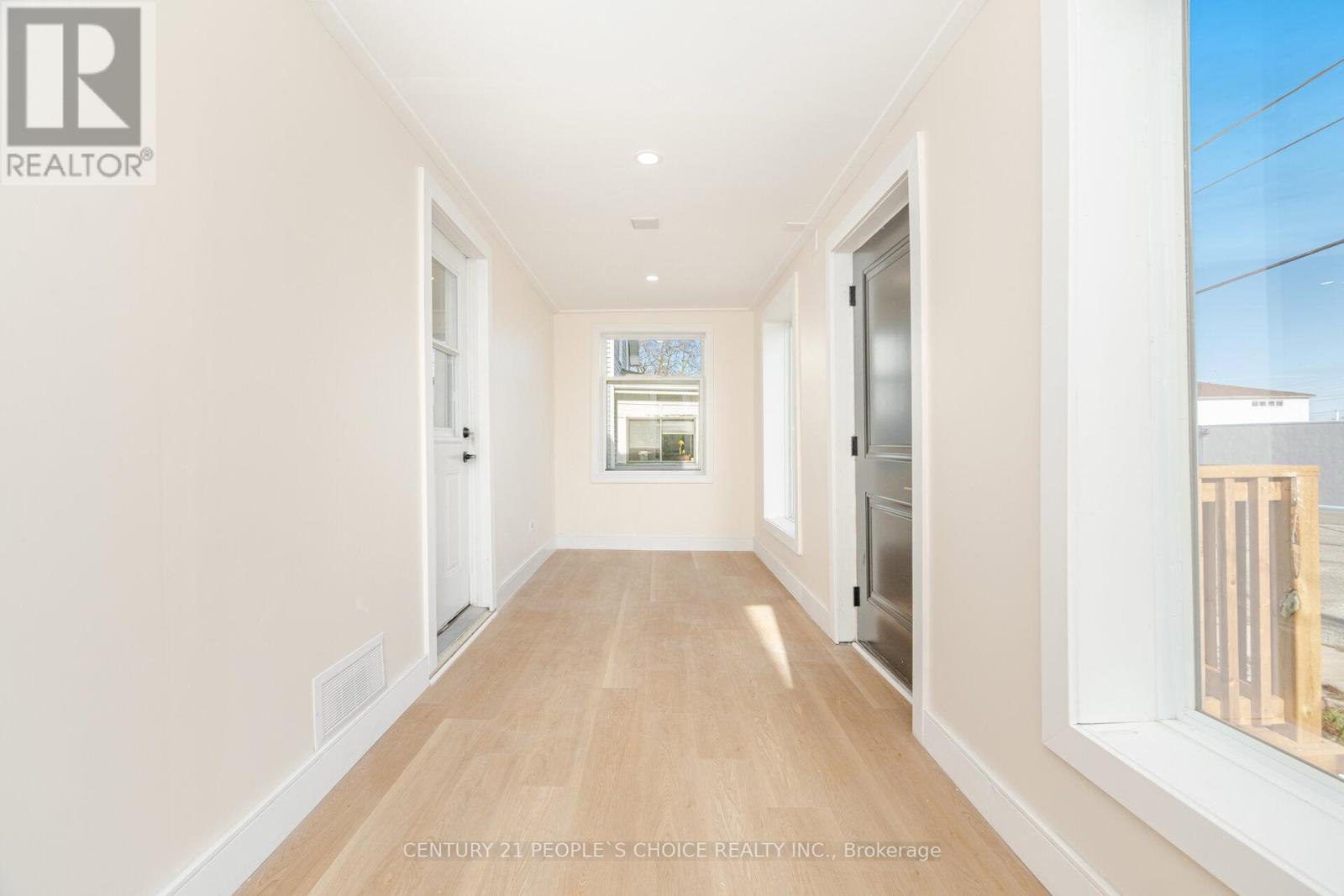 45 WELLINGTON STREET N - 8