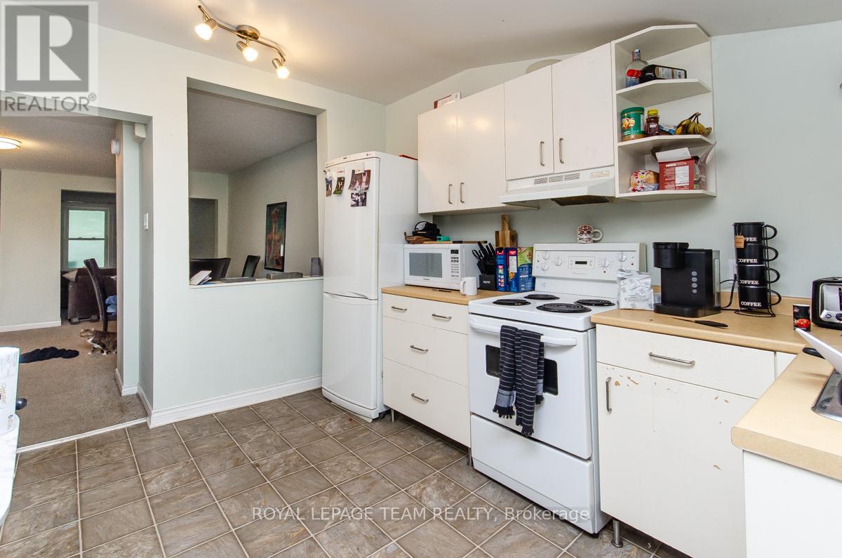 395 MCLEOD STREET - 5