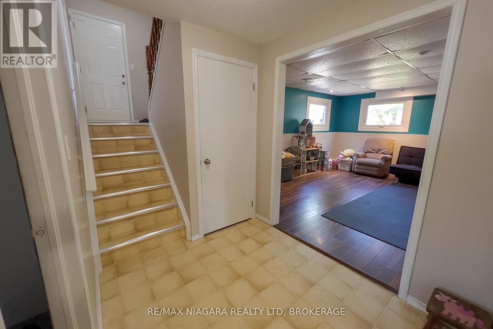 2439 CORAL AVENUE - 17