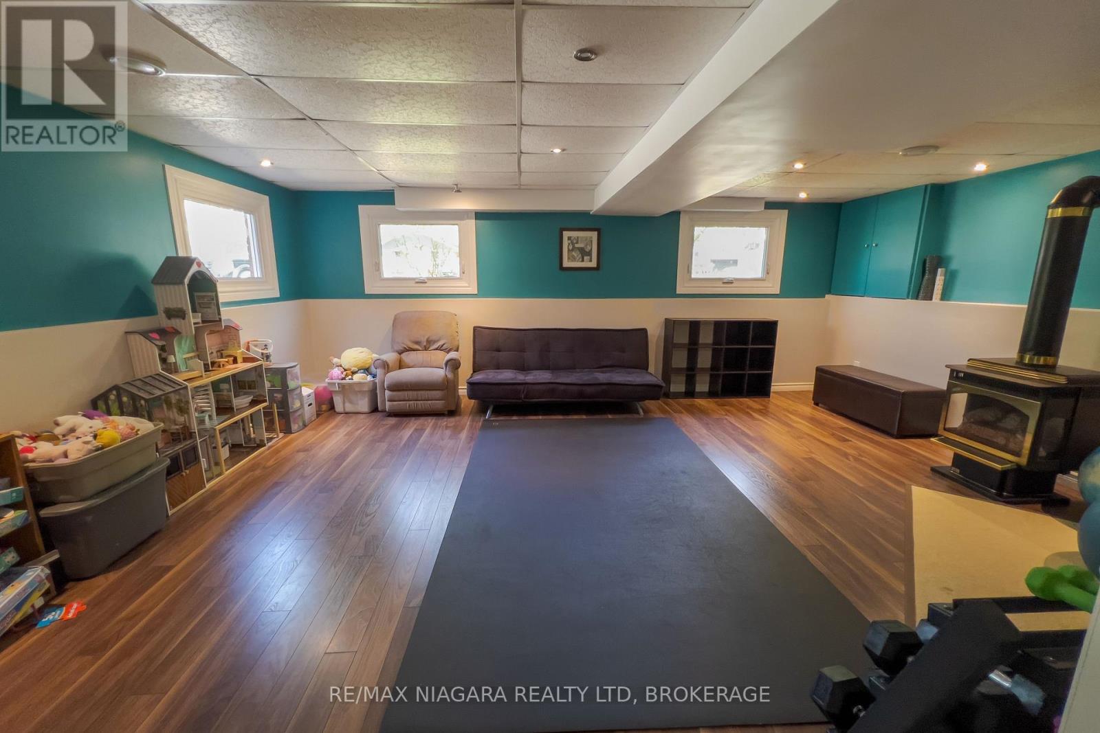 2439 CORAL AVENUE - 18