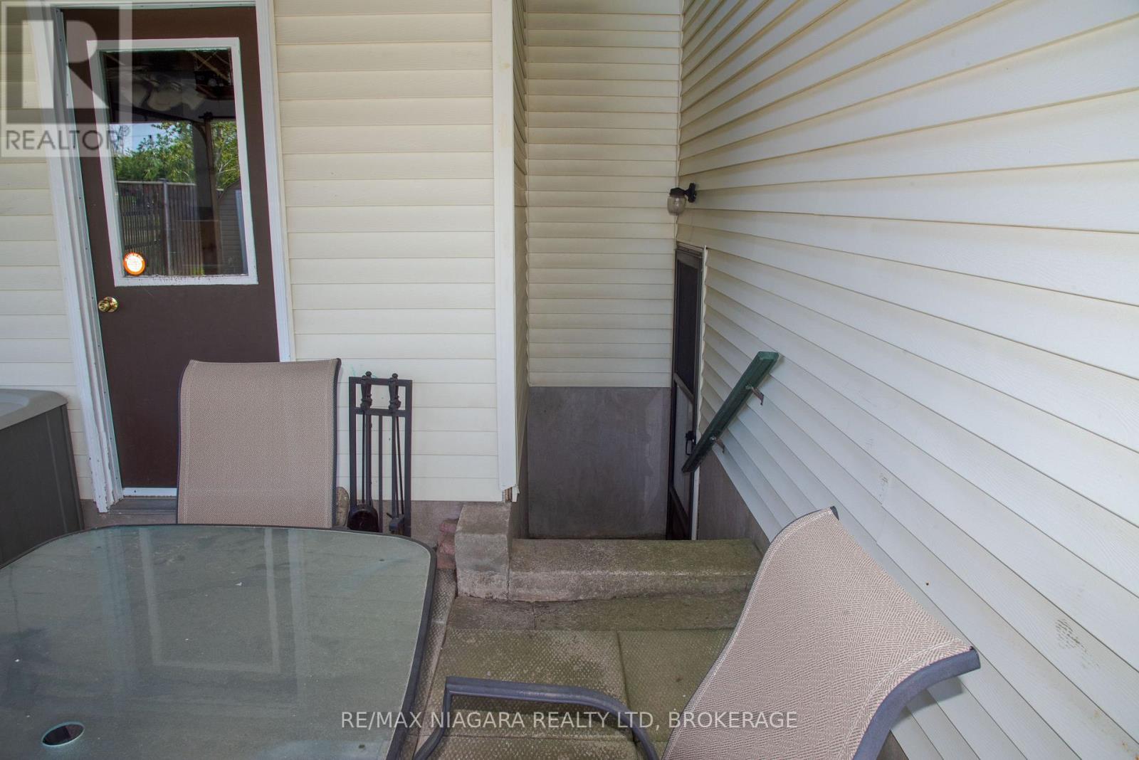 2439 CORAL AVENUE - 25