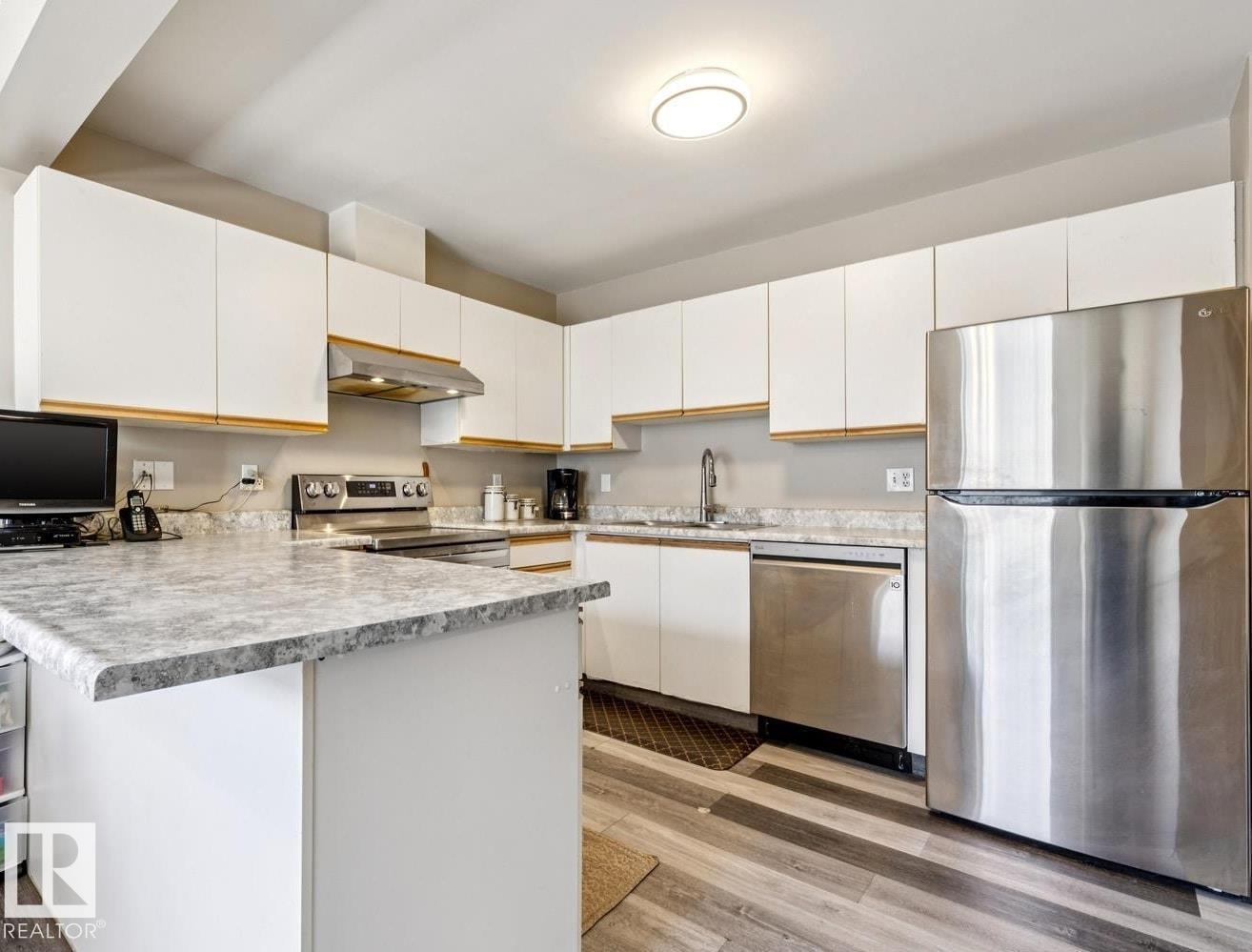 #40 9520 174 ST NW - 8