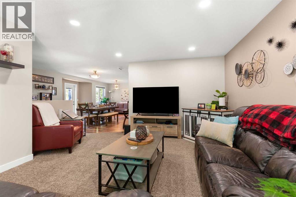 312 4 Avenue NW — photo 8