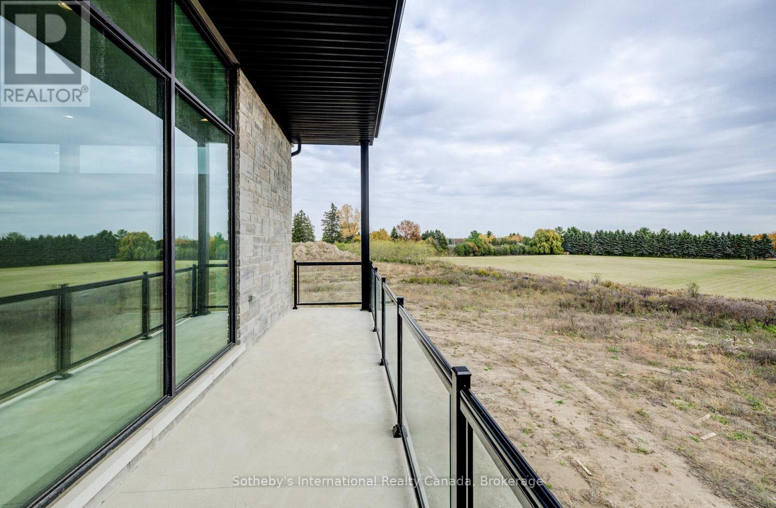 6 SUGARBUSH COURT - 46