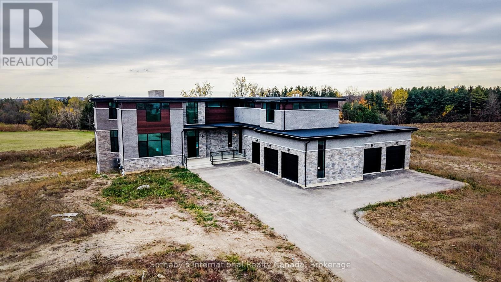 6 SUGARBUSH COURT - 47