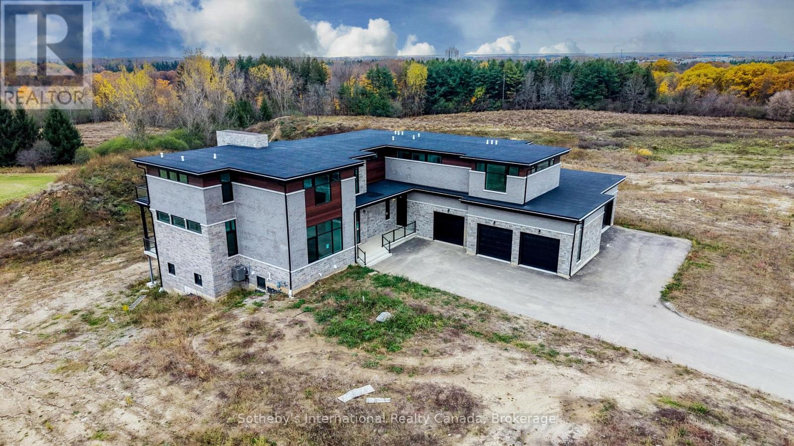 6 SUGARBUSH COURT - 48
