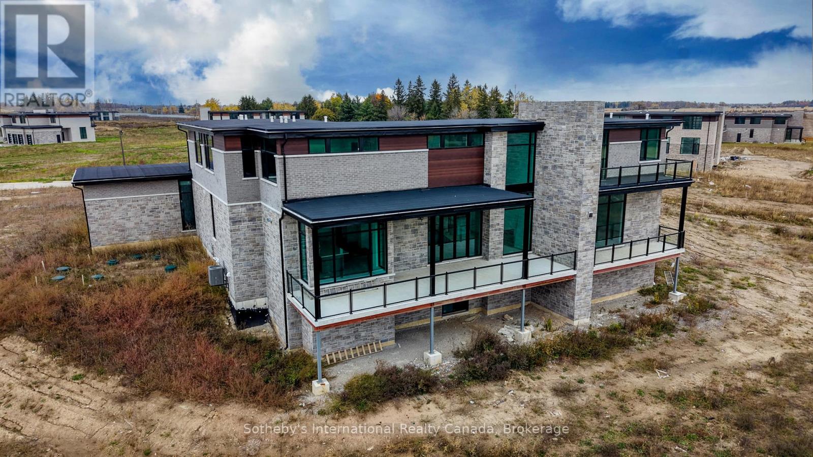 6 SUGARBUSH COURT - 49
