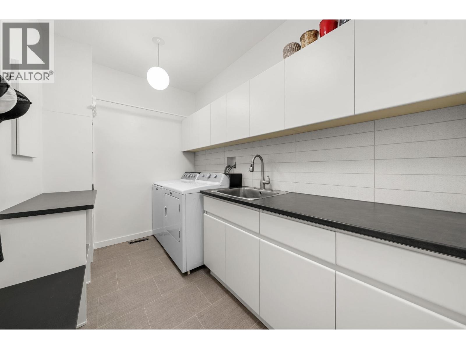 13 1900 INDIAN RIVER CRESCENT, North Vancouver