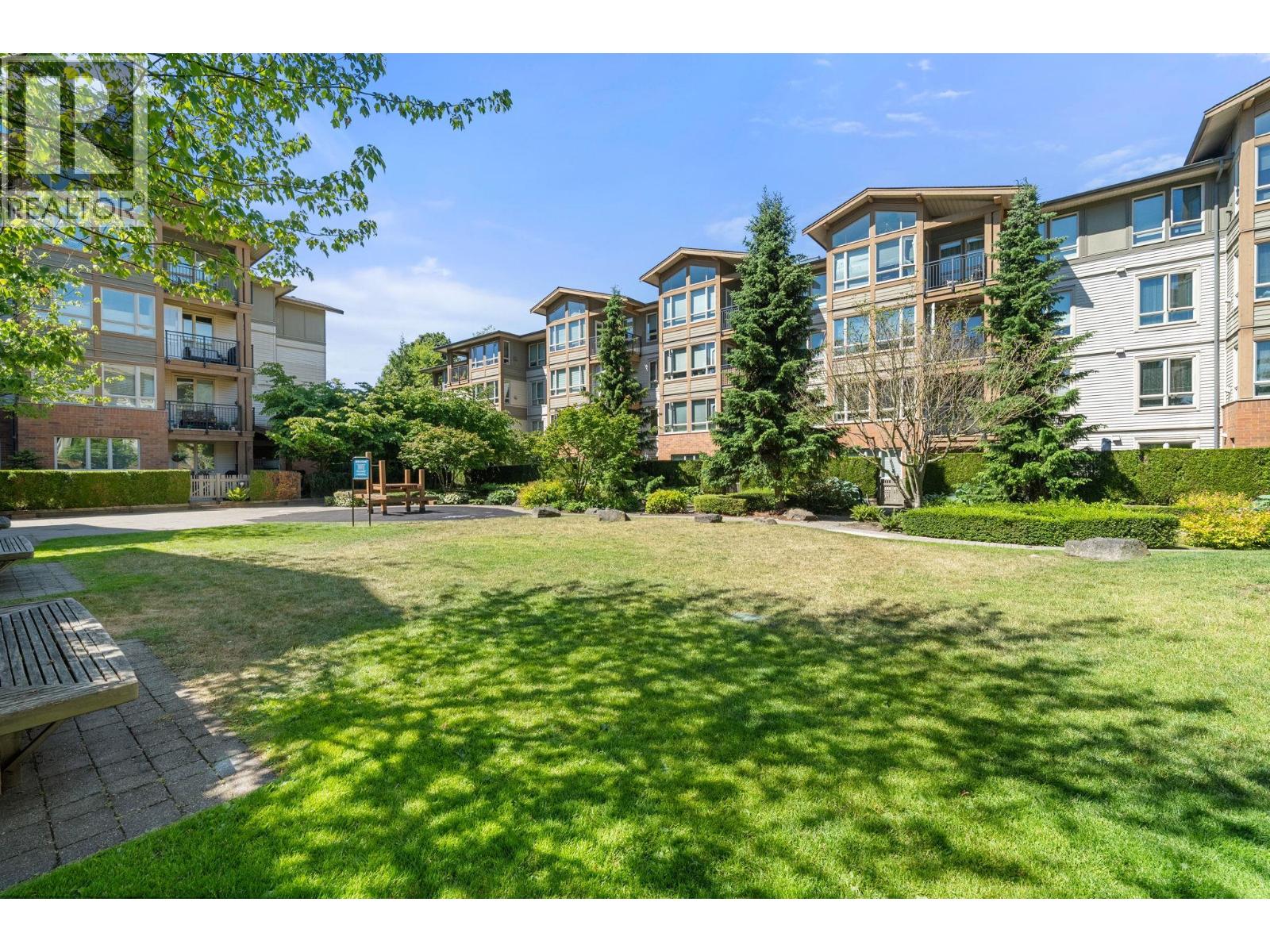 101 2601 WHITELEY COURT, North Vancouver