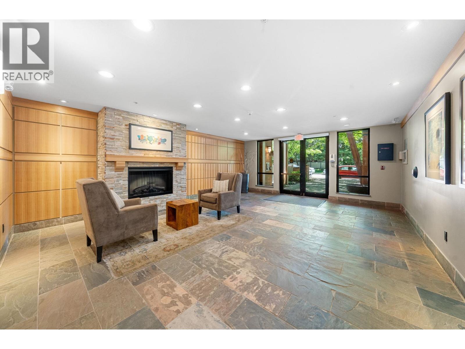 101 2601 WHITELEY COURT, North Vancouver