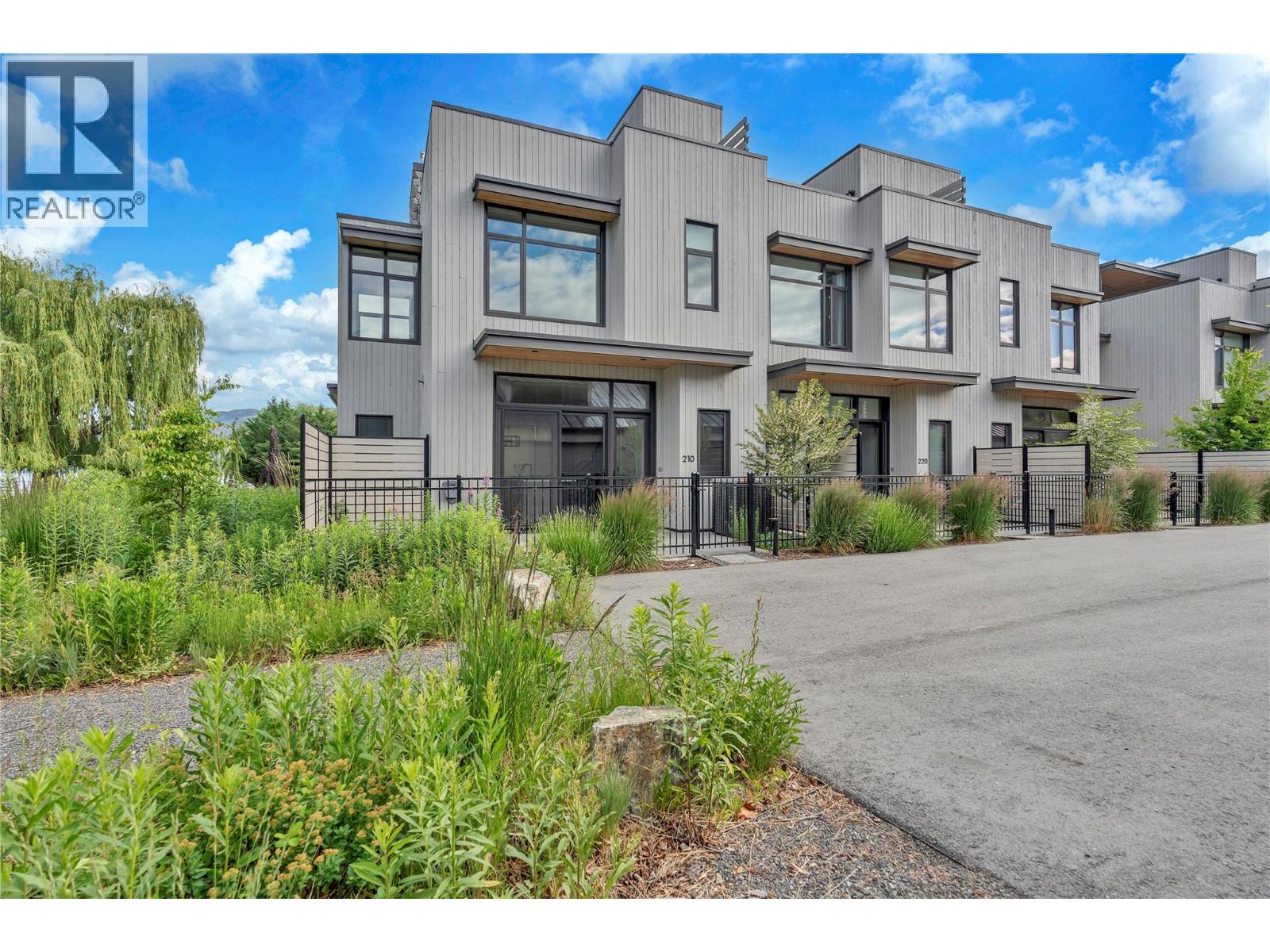 210 Anna Avenue, Naramata