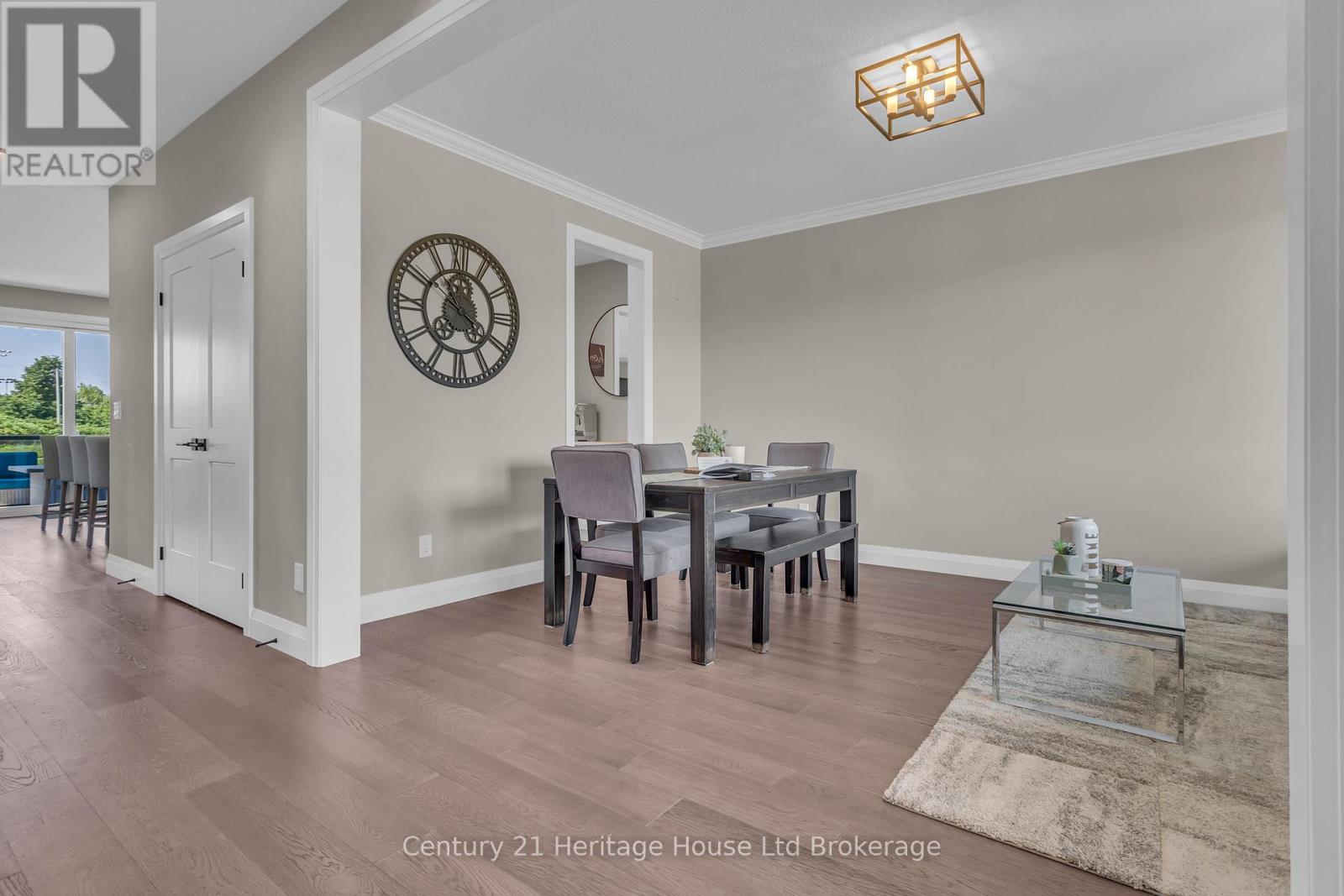 18 THOMPSON COURT - 43