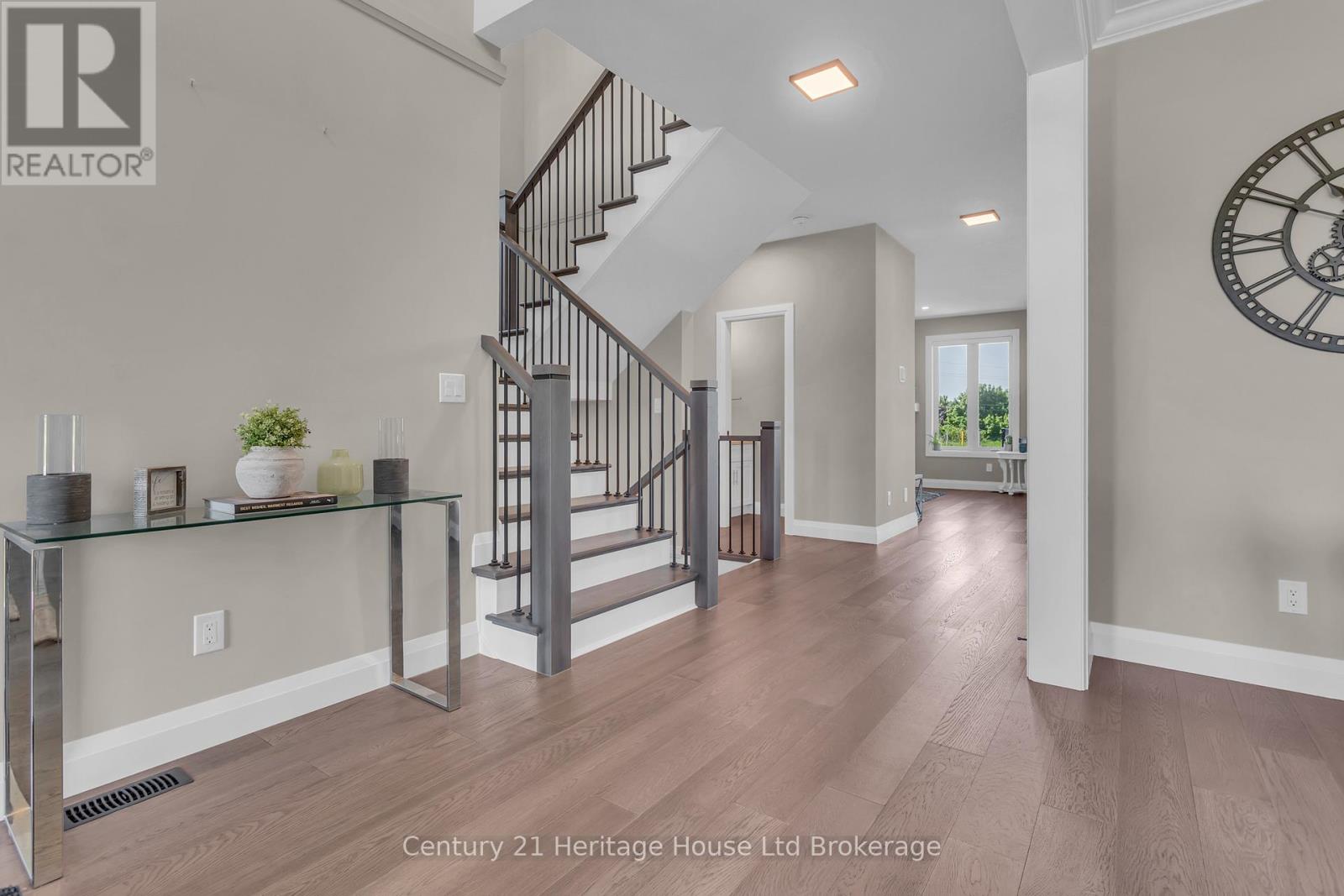 18 THOMPSON COURT - 42