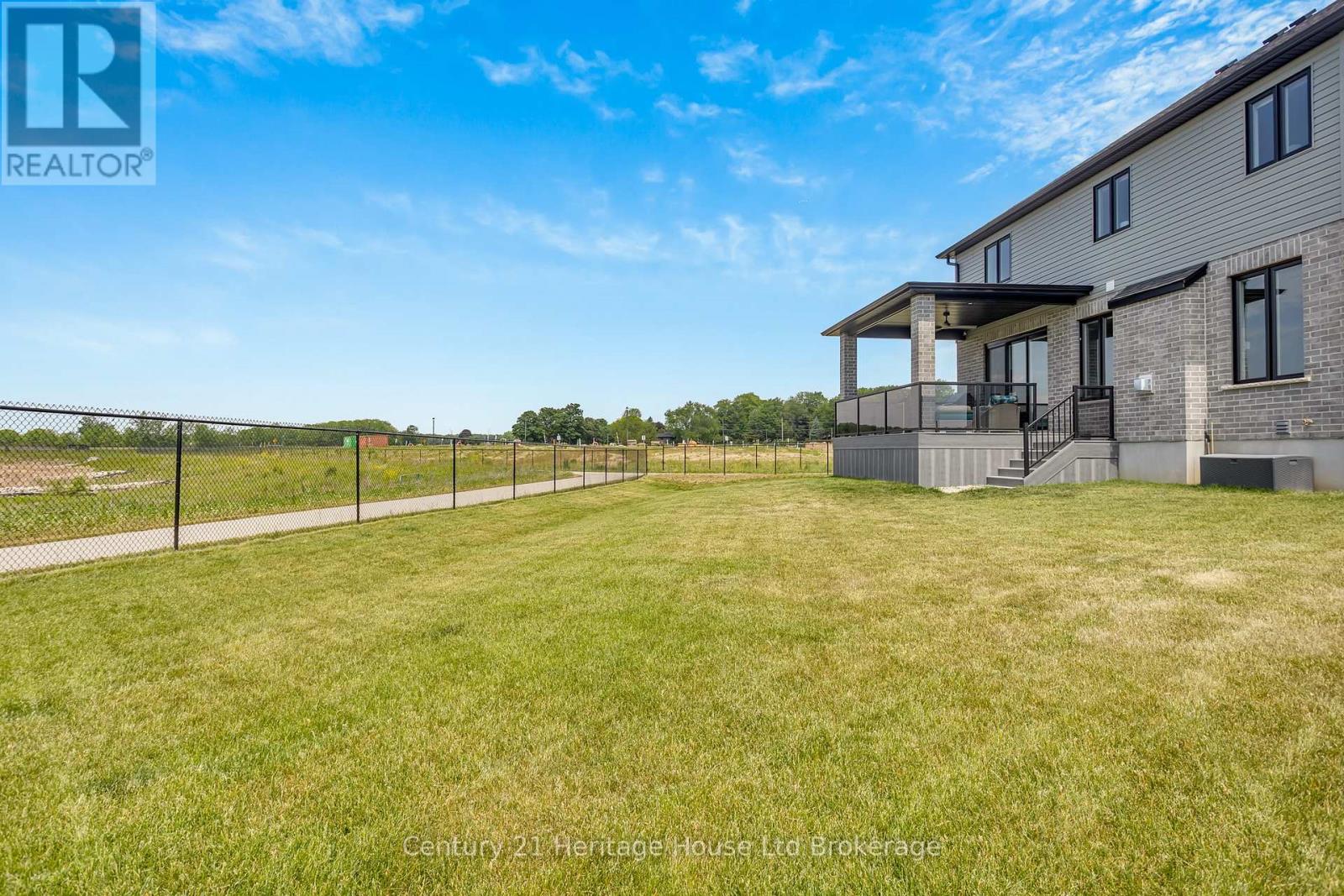 18 THOMPSON COURT - 44