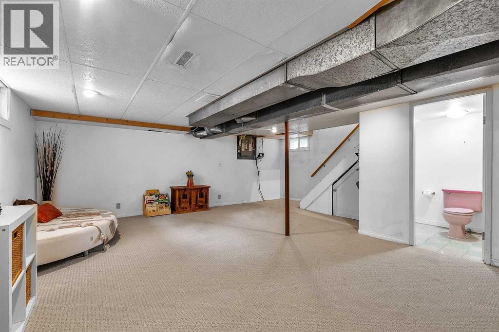 712 14 Street SE — photo 38
