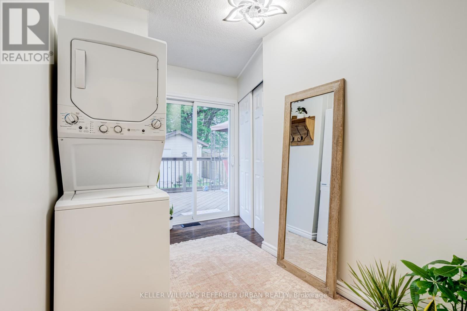 98 DUNCOMBE DRIVE - 19
