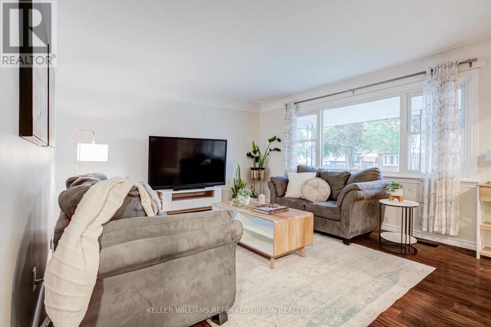 98 DUNCOMBE DRIVE - 11