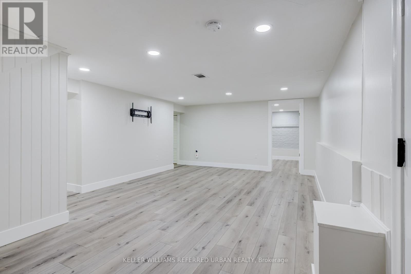 98 DUNCOMBE DRIVE - 23